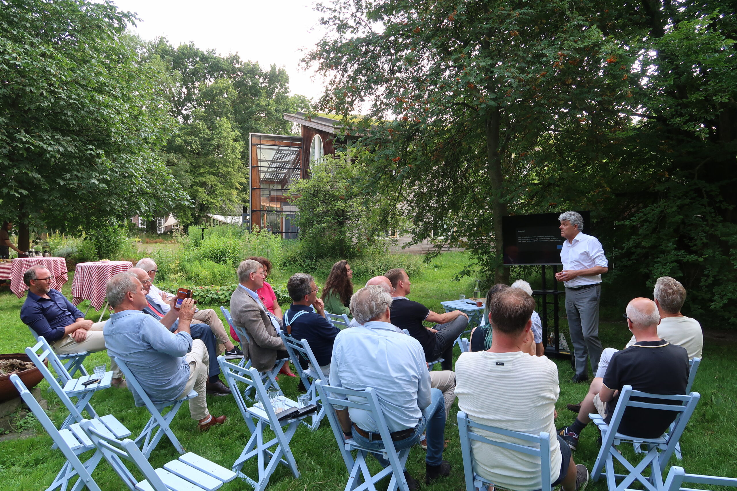 Platform ‘Renaissance’ draagt stokje over aan De Plaatsen